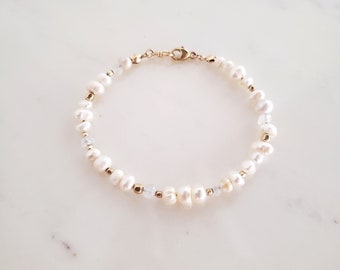 Dainty pearl bracelet, moonstone bracelet, bridal bracelet, pearl bracelet, mom gift, birthstone bracelet, gemstone and gold bead bracelet
