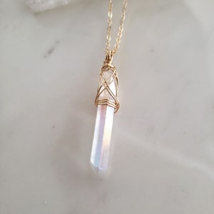 Angel Aura Quartz Necklace, Quartz Point Necklace, Hippie Necklace, Aura Quartz pendant, AB crystal necklace, Healing Necklace, Dainty bild 1