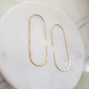 Oblong gold threaders, simple oval gold threaders, organic shape threaders, simple wire earrings, minimal wire earrings, hammered threaders