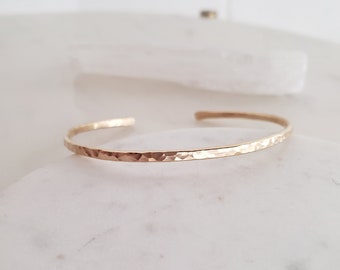 Hammered gold cuff bracelet, minimal bracelet, thin gold cuff bracelet, dainty bracelet, gold filled stamped bracelet, bracelet femme