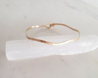Rolled gold bangle, gold bangle, simple gold bracelet, wavy bangle bracelet, rose gold bracelet, hammered bangle, rose gold bangle, dainty
