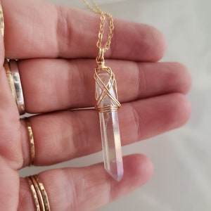 Angel Aura Quartz Necklace, Quartz Point Necklace, Hippie Necklace, Aura Quartz pendant, AB crystal necklace, Healing Necklace, Dainty bild 3