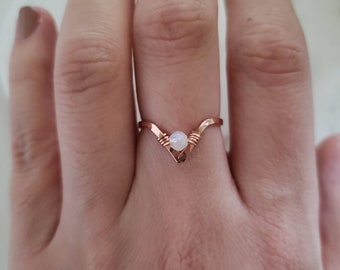 Rose gold moonstone Chevron ring, delicate Chevron ring, rose gold stacking ring, hammered moonstone ring, rainbow moonstone ring