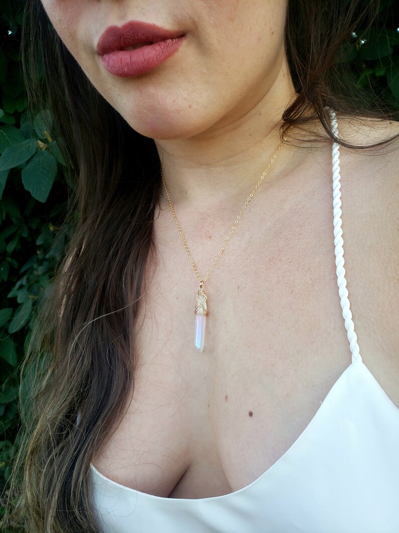 Angel Aura Quartz Necklace, Quartz Point Necklace, Hippie Necklace, Aura Quartz pendant, AB crystal necklace, Healing Necklace, Dainty bild 2