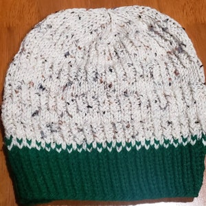 Flecked oatmeal rib and knit stitched essential beanie with a green brim