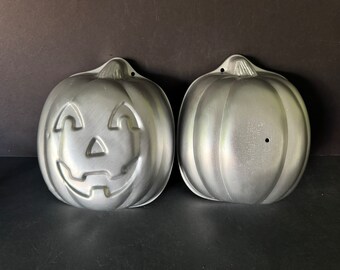 Vintage Jack o lantern pair of pans to make 3D pumpkin cake, Wilton 1995