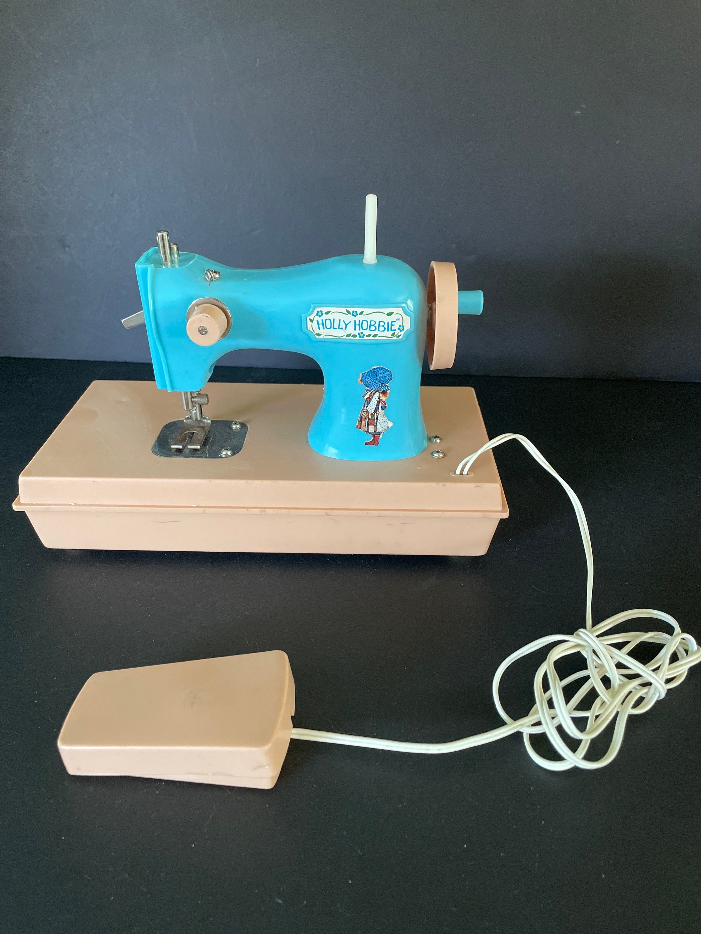 Vintage Toy / Child's / Kid's Sewing Machine: 1970s Holly Hobbie