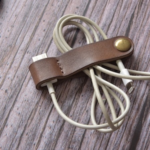 Earphone organizer, brown earphone holder winder wrap, personalized cable organizer gifts, earbud holder, iPhone earbuds, LT514