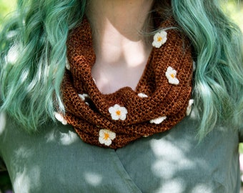 The Daisy Chain Cowl Crochet Pattern