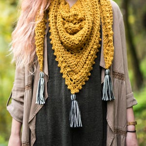 The Meadowlark Triangle Scarf Crochet Pattern image 1