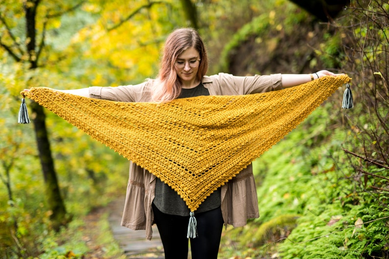 The Meadowlark Triangle Scarf Crochet Pattern image 3