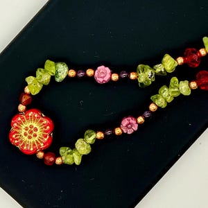 Peridot Phone Chain, August Zodiac Gemstone Strap, Healing Crystal Phone Bracelet, Bead Key Charm, Floral Phone Wristlet, Phone Case String