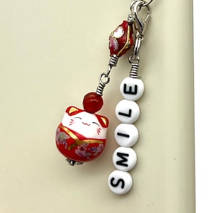 Amuleto para teléfono de gato de la suerte rojo, Maneki Neko kawaii, nombre personalizado