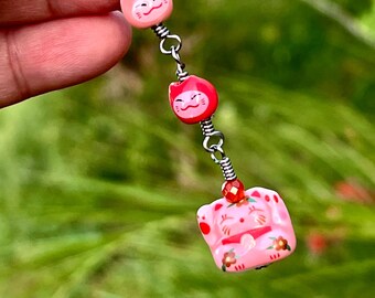 Kawaii Maneki Neko Phone Charm, Carnelian Accent – Lucky Cat Accessory