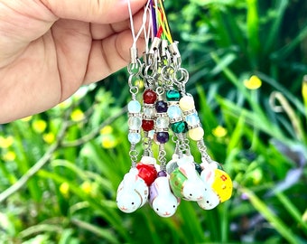 Encanto de teléfono de conejo Kawaii con significado simbólico, leyenda / Encanto de teléfono de conejo personalizado con cordón y llavero / Conejo de luna caprichoso