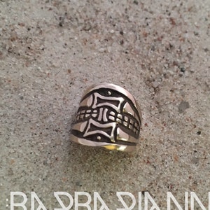 BURR - large open beard bead - 12 mm and more inner diameter - beard ring with pattern inspired with Viking beast motive - bronze