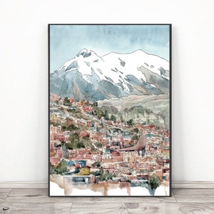 Pu&ograve; includere: Un dipinto ad acquerello di una citt&agrave; incastonata in una valle di montagna. Le cime delle montagne sono coperte di neve e la citt&agrave; &egrave; dipinta in tonalit&agrave; di marrone, rosso e verde.