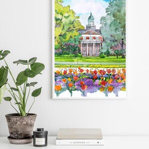 K&ouml;nnte beinhalten: Ein Aquarellbild eines Backsteingeb&auml;udes mit einem wei&szlig;en S&auml;ulenportikus und einer gr&uuml;nen Kuppel. Das Geb&auml;ude ist von B&auml;umen und Blumen umgeben. Der Text "Young Commons" ist vor dem Geb&auml;ude geschrieben.