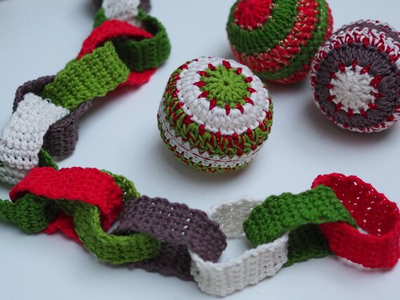 Crochet Christmas Paper Chain & Bauble Pattern