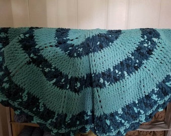 Round teal blanket