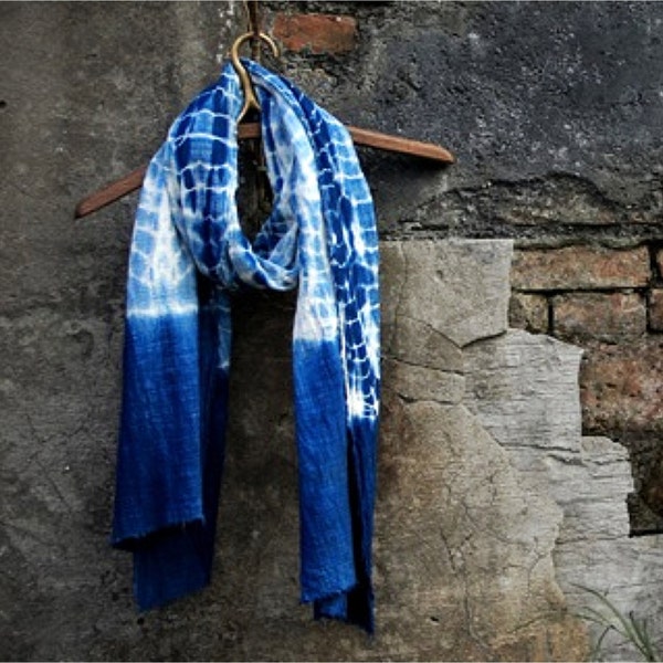 Écharpe vintage Shibori indigo - Homme/femme - Idée cadeau - Écharpe bleue - Teinture naturelle à la main - Teintures végétales - Tie dye chinois