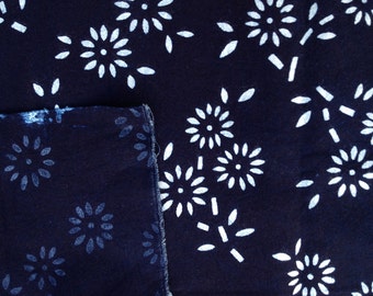 Shibori/Indigo/Blue and white/Navy/Cotton Fabric/Flowering shrubs/Table cloth/Vintage/Natural hand dyed/Plant dye/Clothing/Tie dye/Thealese