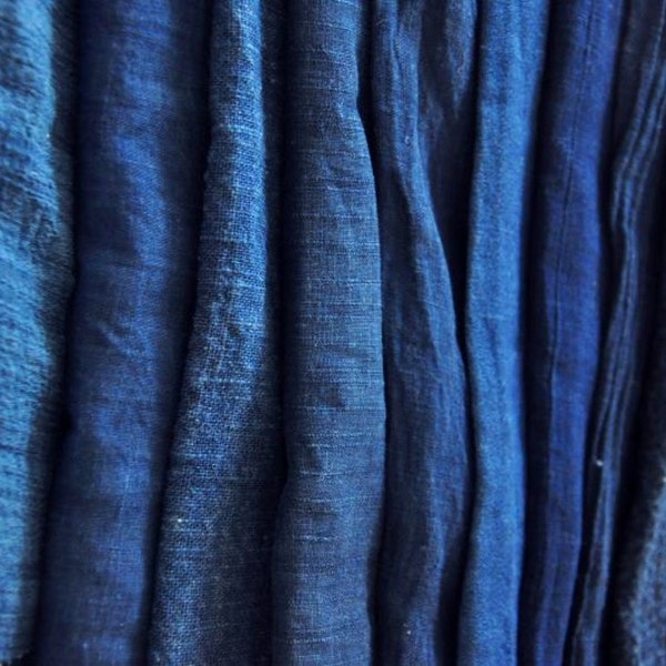 Teintures végétales bleu indigo, beaucoup de petits tissus en lin - Un lot de 15 tissus en coton teints par nœud - Naturel fait main Shibori teint à la main - À faire soi-même