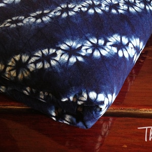 Shibori/Indigo/Cotton Fabric/Table runner/Tea towel/Inclined flower/Blue/Vintage/Natural hand dye/Plant dyes/Clothing/Tie dye/China/Thealese