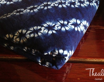 Shibori/Indigo/Tissu en coton/Chemin de table/ Torchon/Fleur inclinée/Bleu/vintage/Teinture naturelle à la main/Teintures végétales/Vêtements/Tie dye/Chine/Théalais
