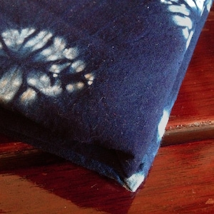 Shibori Indigo/ Cotton Fabric/ Table runner/ Cloth/ Tea towel/Leaf/Eyes/Vintage/Natural hand dyed/Plant dyes/Clothing/Tie dye/China/Thealese