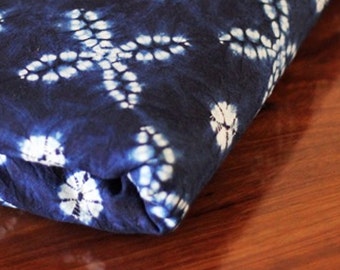 Shibori/Indigo/Cotton Fabric/Table runner/Tea towel/Hemerocallis/Blue/Vintage/Natural hand dyed/Plant dyes/Clothing/Tie dye/China/Thealese