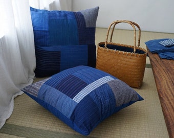 Housses de coussin patchwork indigo vintage - Taies d'oreiller anciennes en tissu grossier bleu - Style boro japonais - Teintures naturelles à la main / Teintures végétales - Tie dye