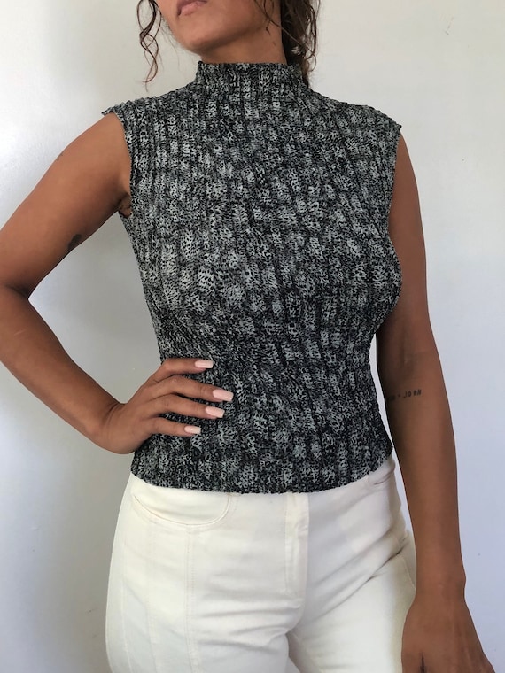 vintage sleeveless pleated mock neck, M to L