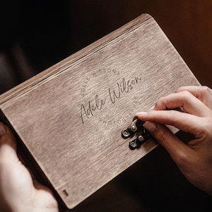 Personalisierte Erinnerungsbox für Paare, 6x8 Fotobox aus Holz mit USB-Anschluss, Geschenk zur Hochzeit oder zum Jahrestag