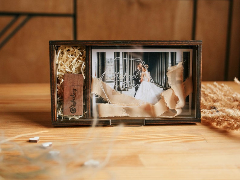 Wooden photo box for 4x6 photo and USB flash drive, Wedding photo box with personalise acrylic lid for 15x10 cm prints, Gift for couple image 5