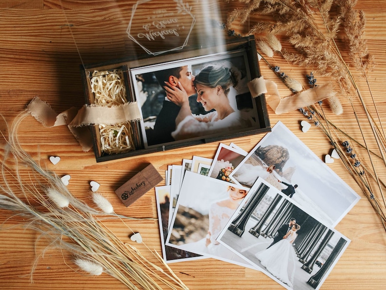 Wooden photo box for 4x6 photo and USB flash drive, Wedding photo box with personalise acrylic lid for 15x10 cm prints, Gift for couple image 2