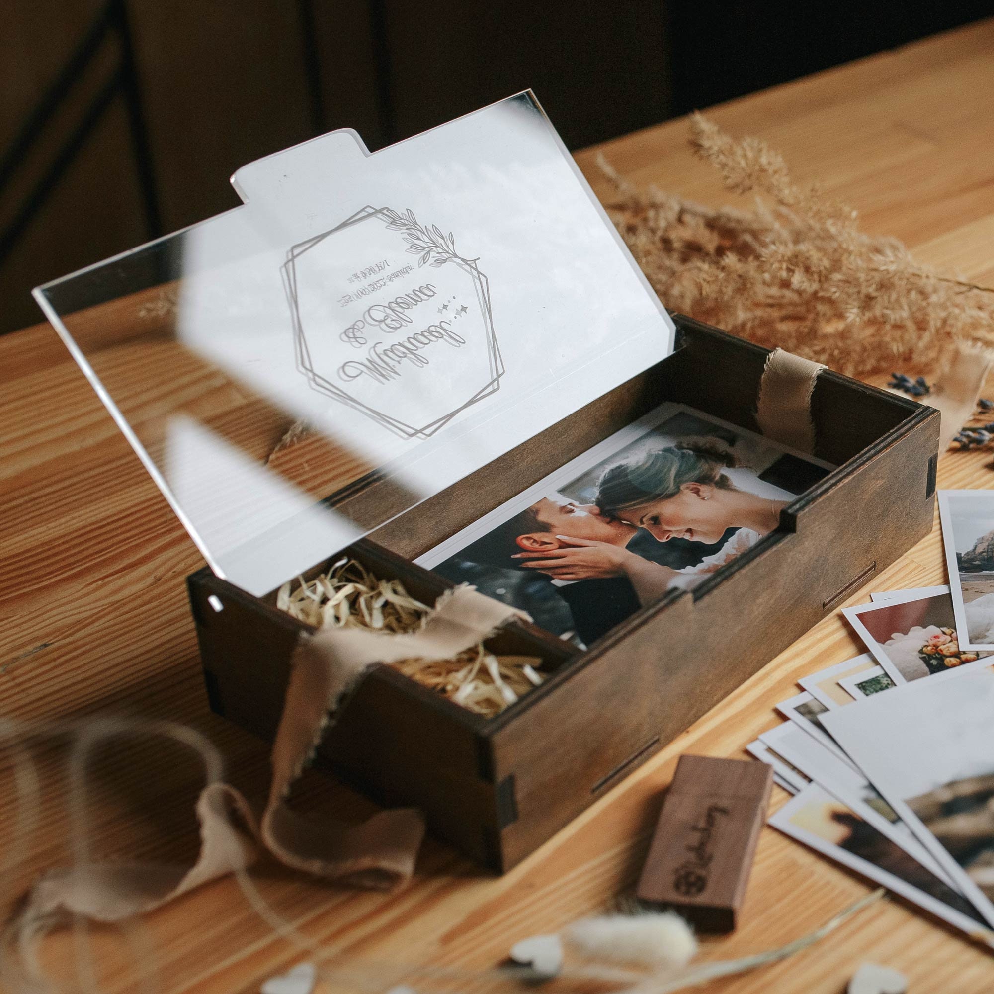 Caja de fotos de madera para 4x6 y unidad flash USB tapa España