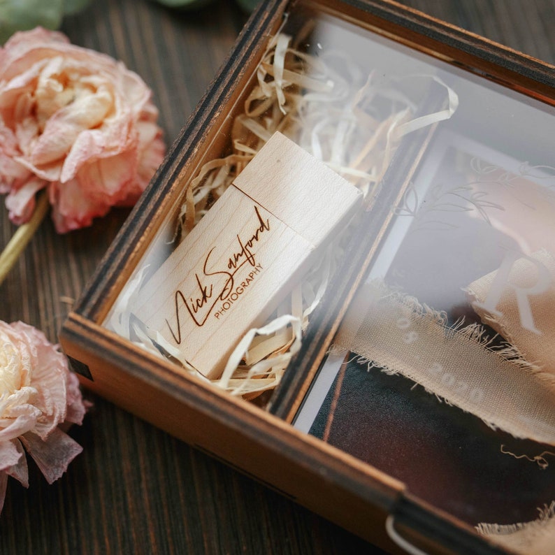 Wooden photo box for 4x6 photo and USB flash drive, Wedding photo box with personalise acrylic lid for 15x10 cm prints, Gift for couple image 6