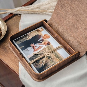 Gepersonaliseerde houten fotodoos in vintagestijl voor foto's van 4 x 6 - Rustic Wedding Keepsake