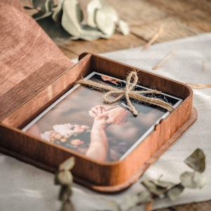 Gepersonaliseerde houten fotodoos voor foto's van 4 x 6 - Rustiek aandenken huwelijkscadeau