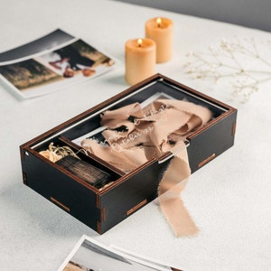 Wooden photo box for 4x6 photo and USB flash drive, Wedding photo box with personalise acrylic lid for 15x10 cm prints, Gift for couple Black