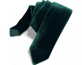 Emerald velvet necktie Wedding green bowtie Emerald pocket square Groomsmen Outfir Kid bow tie Dark green Dog bowtie Rustic Wedding