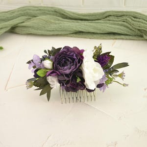 Plum White flower headpiece for brides Deep purple Floral hair comb Wedding head piece Bridesmaids hair piece for women Flower comb purple
