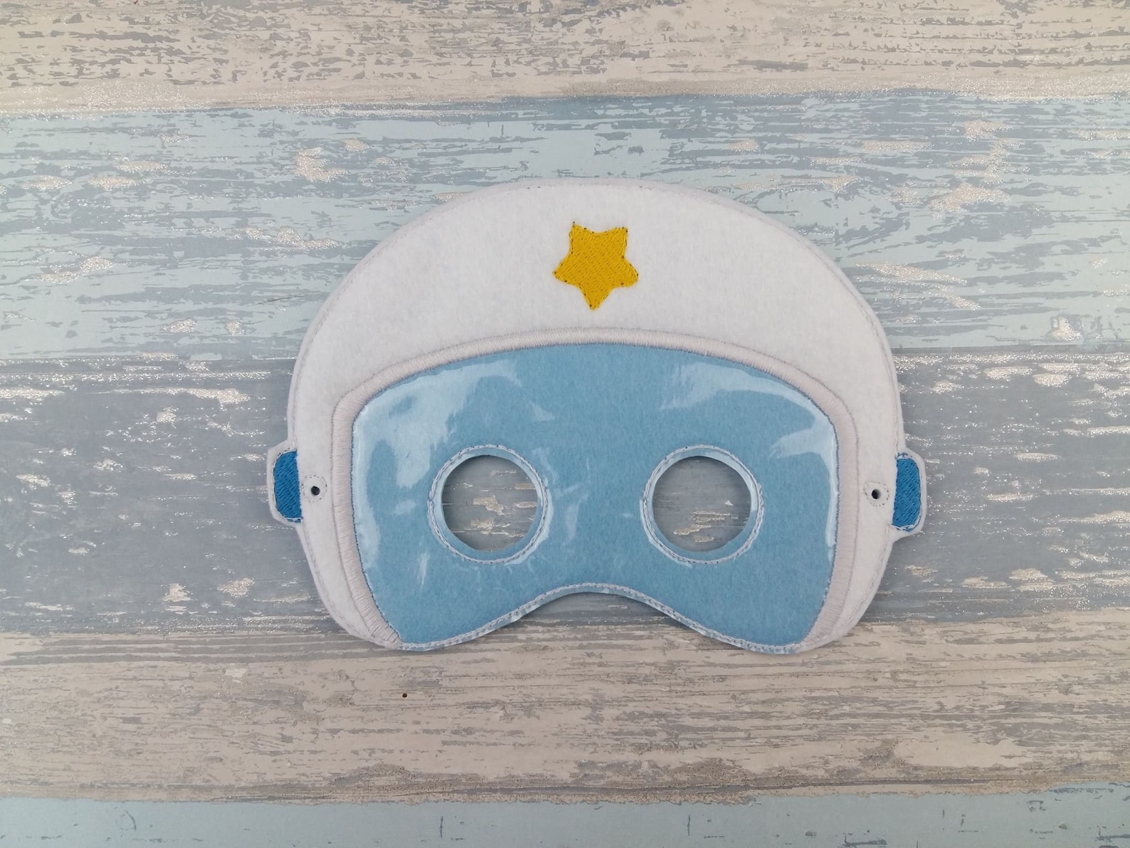 Шаблон маски космонавта. Маска Космонавта. Маска на космическую тему. Маска Космонавта для детей. Космический шлем для ребенка.