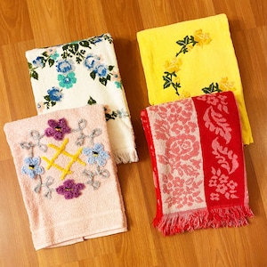 Vintage mod floral bath towel set // mid-century retro embroidered, chenille, sculpted mix and match towel set