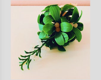 Mid-century vintage mistletoe // plastic leaves ball Christmas tree decor/ornament