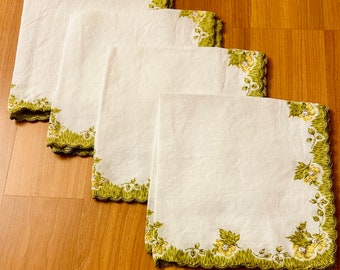 Vintage 1950s green floral scalloped cloth napkins // Set of 4 square cotton floral napkins // mid-century white print linen napkin set