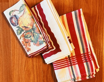 Vintage 1950s mixed set of red & white linens // striped cotton Cannon dish towel // mid-century cloth napkins / linen kitchen tea towel