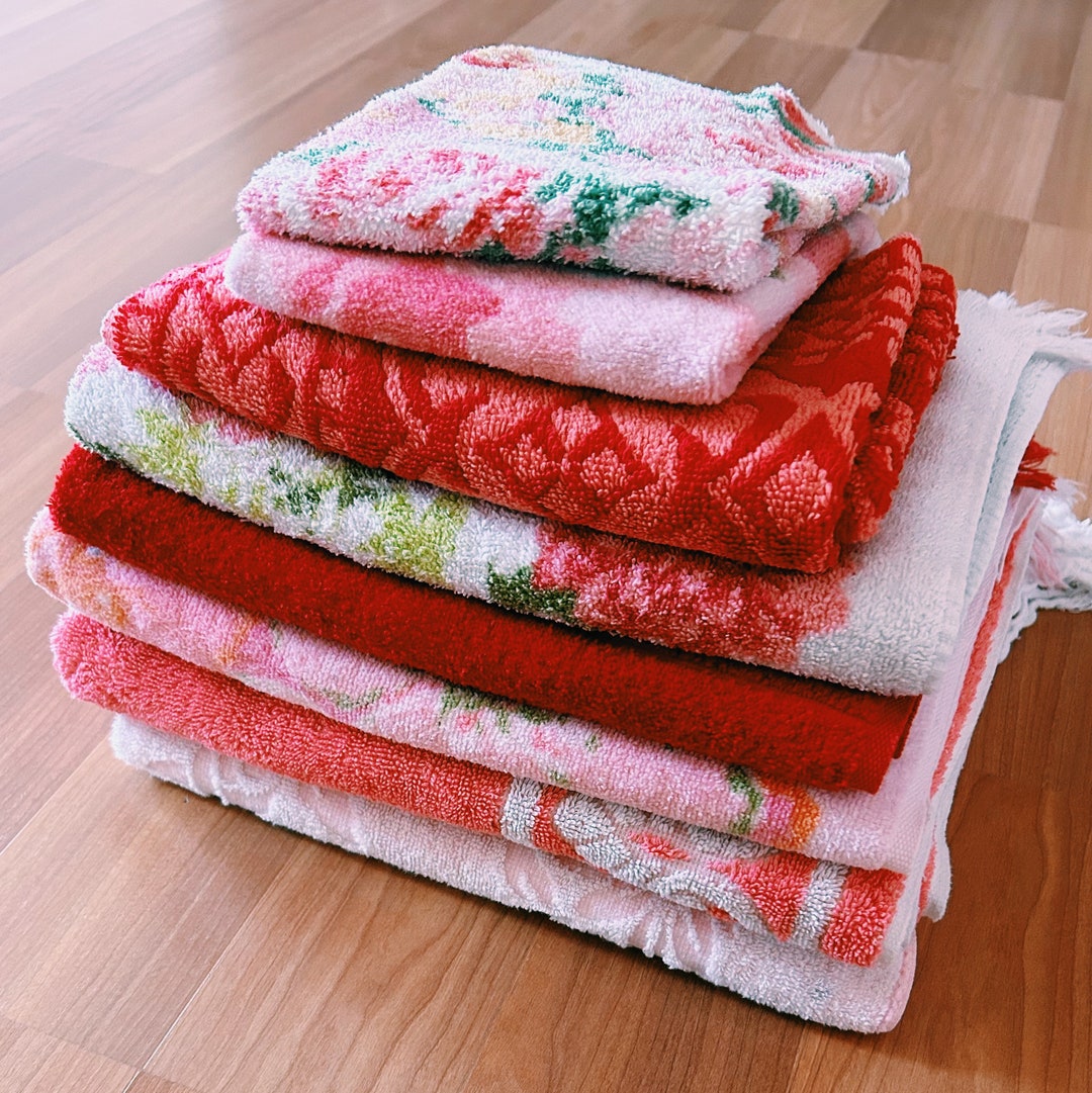 Retro Sculpted Floral Bath Towels // Vintage Midcentury Pink Etsy