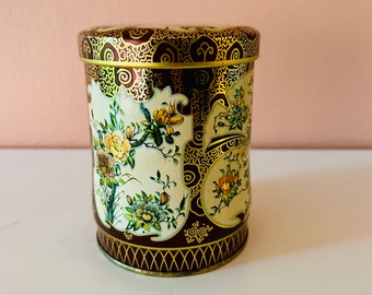 Vintage boho floral Daher tea tin // mid-century 1960s floral round lidded metal storage box